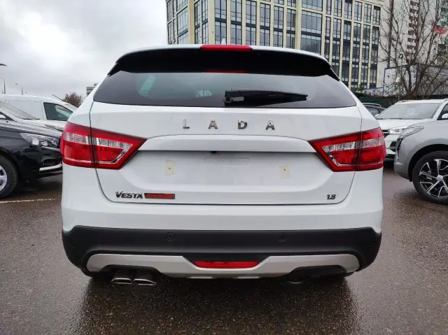AG: предложение на { brand|capitalize }} Vesta SW Cross