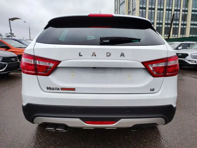 AG: предложение на { brand|capitalize }} Vesta SW Cross 