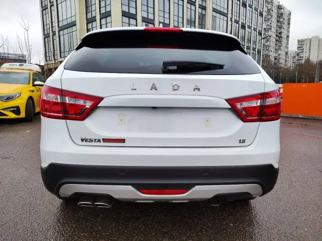 AG: предложение на { brand|capitalize }} Vesta SW Cross