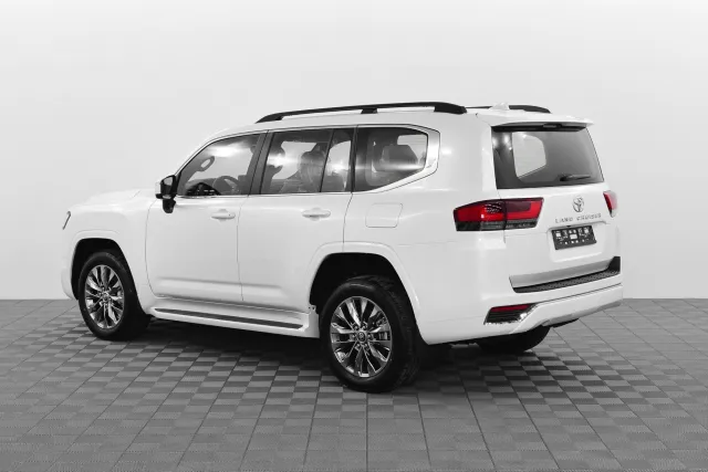 AG: предложение на { brand|capitalize }} Land Cruiser 300 