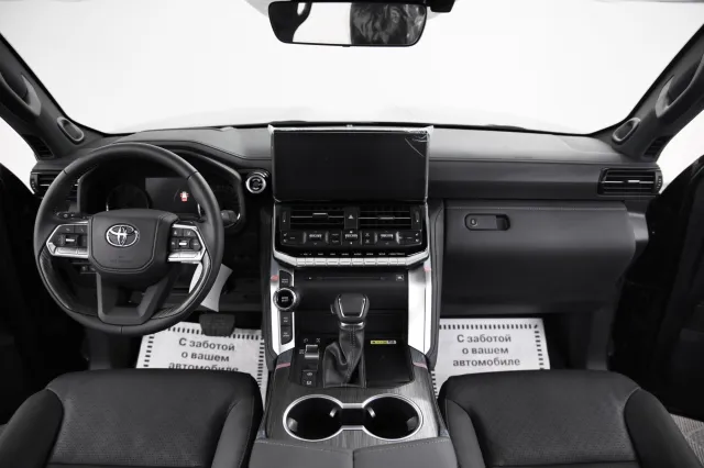 AG: предложение на { brand|capitalize }} Land Cruiser 300